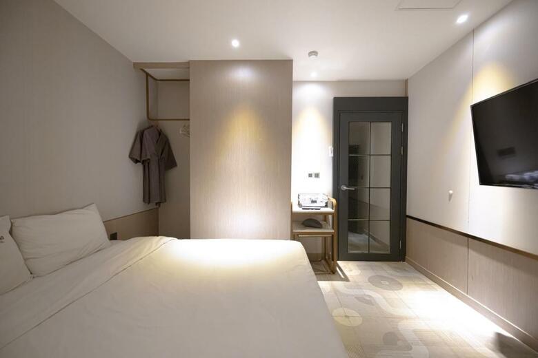 Hound Hotel Seomyeon-beomcheon