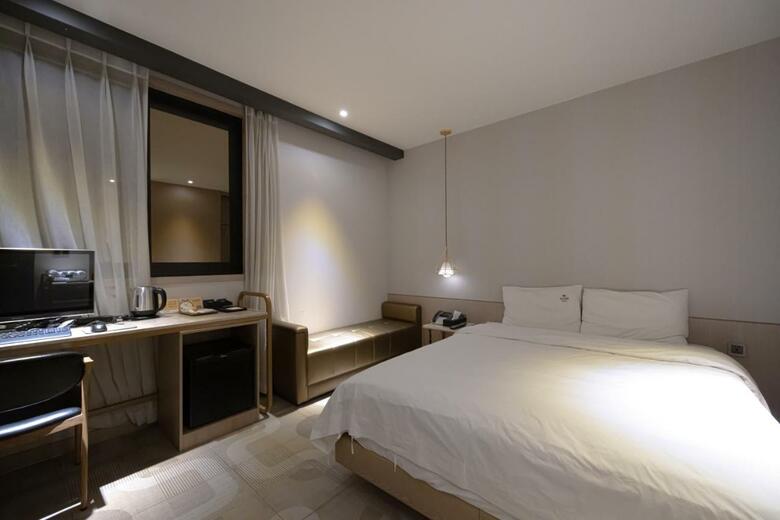 Hound Hotel Seomyeon-beomcheon