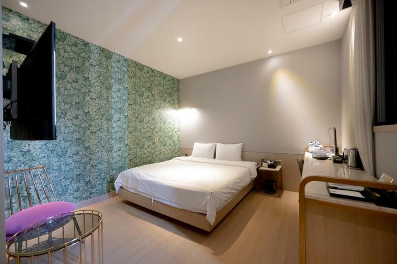 Hound Hotel Seomyeon-beomcheon
