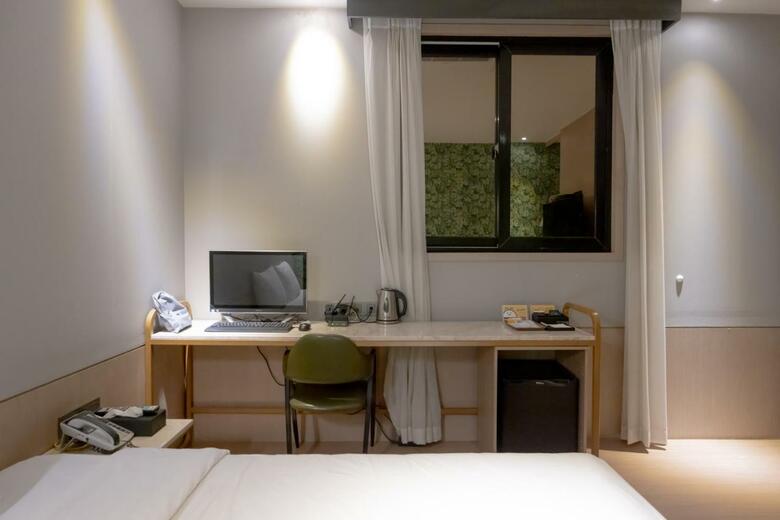 Hound Hotel Seomyeon-beomcheon