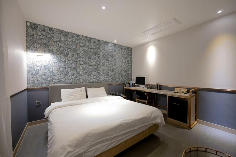 Hound Hotel Seomyeon-beomcheon