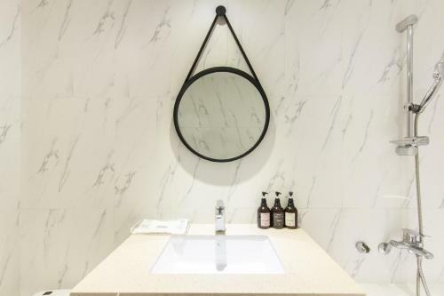 Brown Dot Hotel Centum