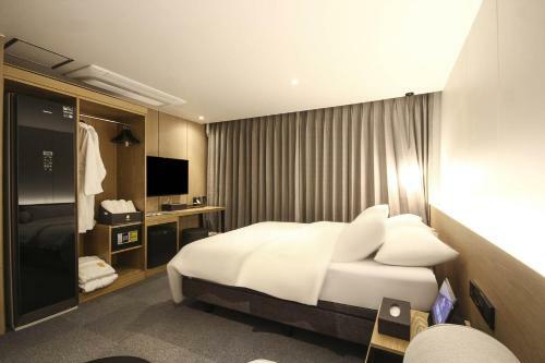 The Van Hotel