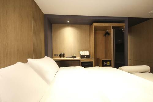 The Van Hotel