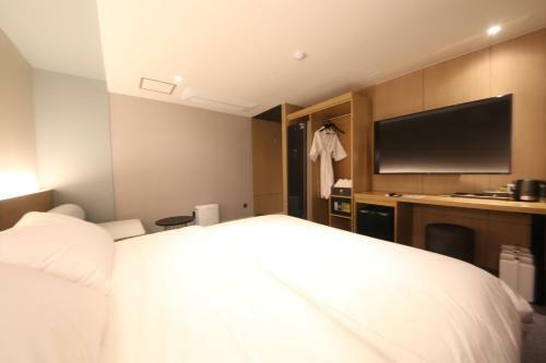The Van Hotel