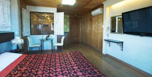 Elroman Pension