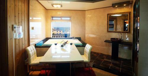 Elroman Pension