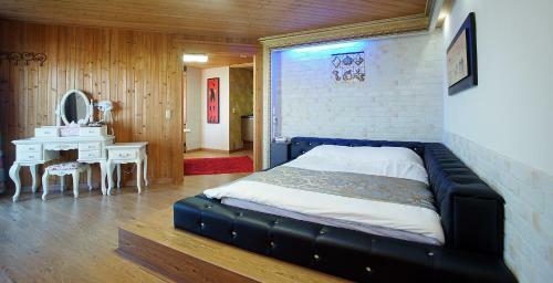 Elroman Pension