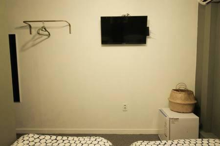 Hostal Mw House
