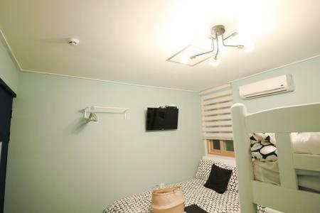 Hostal Mw House