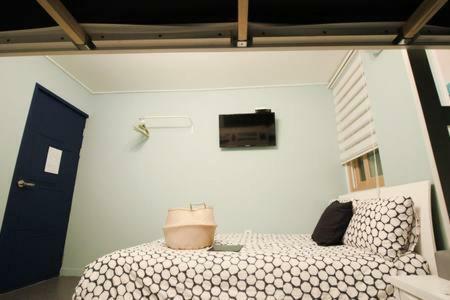 Hostal Mw House