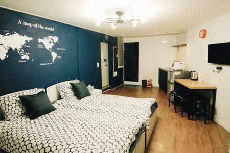 Hostal Mw House