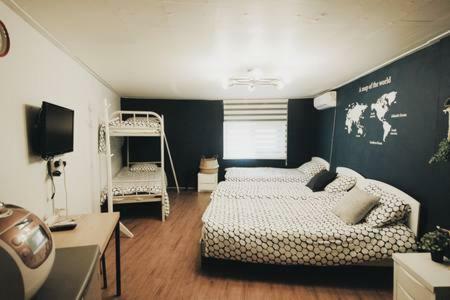 Hostal Mw House