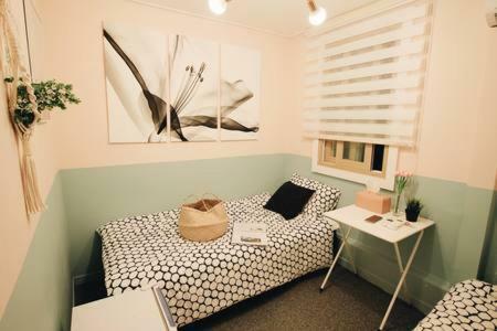 Hostal Mw House