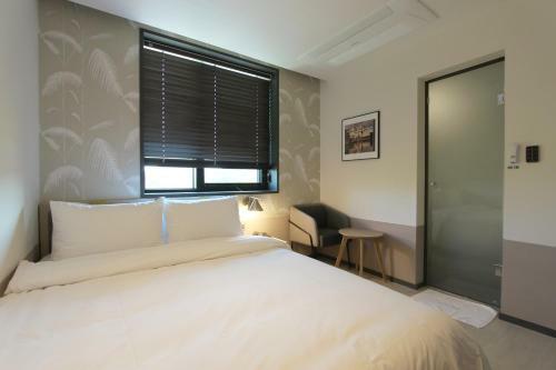 Seven Bricks Hotel