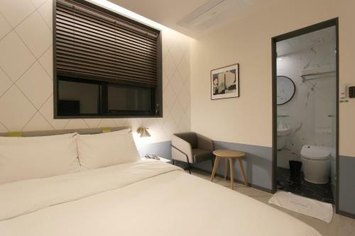 Seven Bricks Hotel