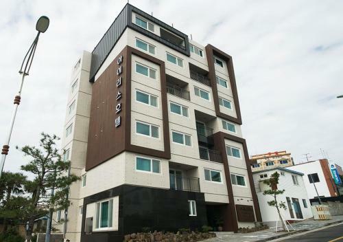 Iris Hotel