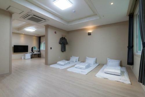 Mj Hotel
