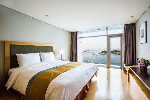 Hidden Bay Hotel