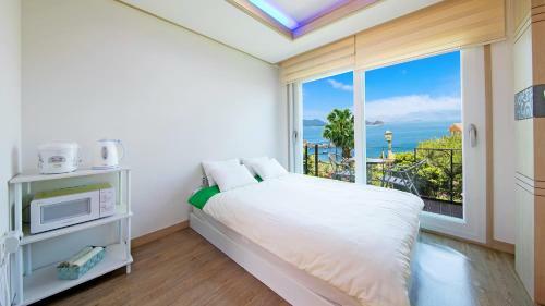 Yeosu Skypurple Pension