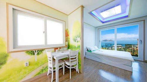 Yeosu Skypurple Pension