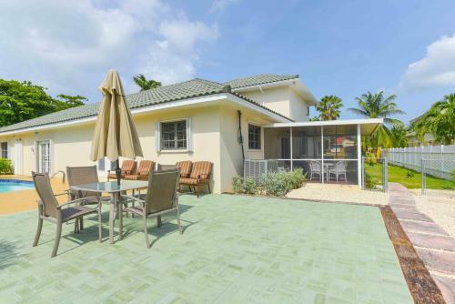 Hostal Addison Lee Cayman Villa