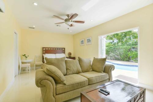 Hostal Addison Lee Cayman Villa