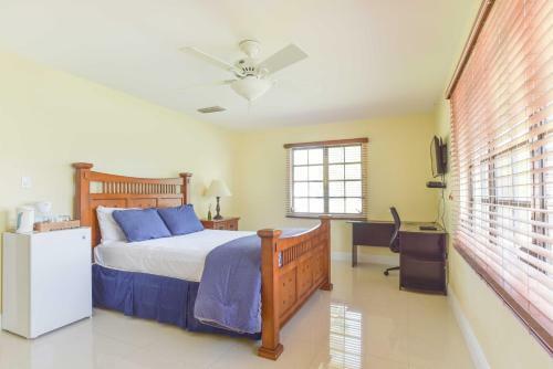 Hostal Addison Lee Cayman Villa
