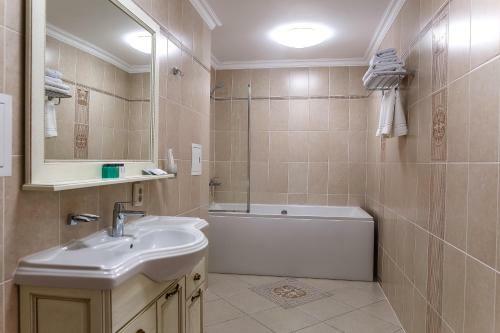 Alanda Hotel