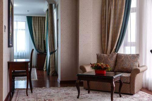 Alanda Hotel