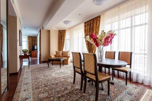 Alanda Hotel
