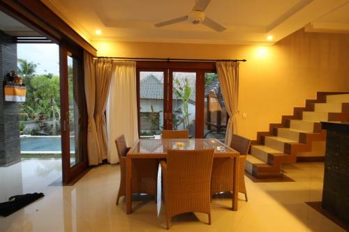 Villa Wates Sari