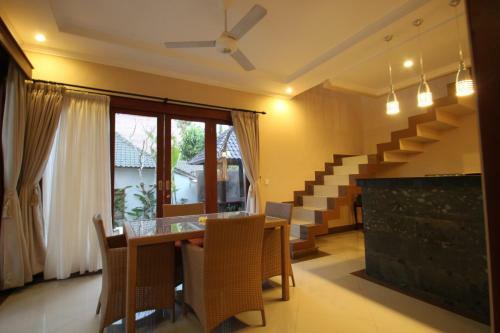 Villa Wates Sari