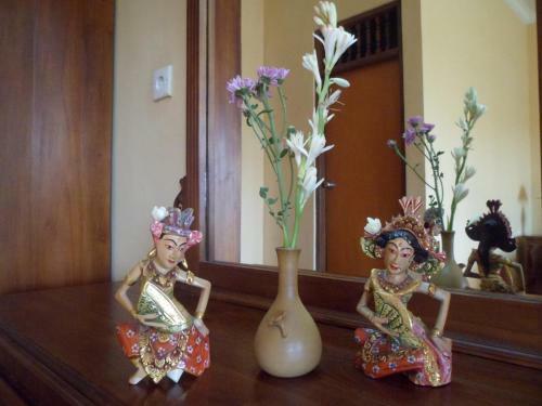 Hostal Nuriani Restaurant And Rooms
