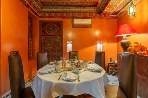Hostal Riad Azaro
