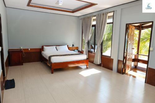 Hotel Lagoon Ngapali Beach Lodge