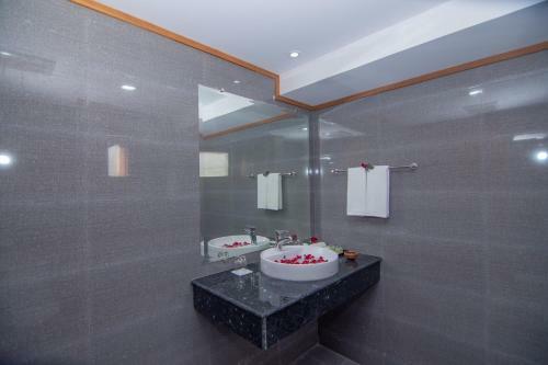 Ngapali Win Hotel