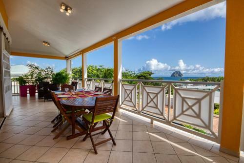 5 Bedrooms Villa With Sea View (Mqdi77)