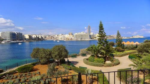 Apartamento Cosy 1br Penthouse With Terrace, Great Location