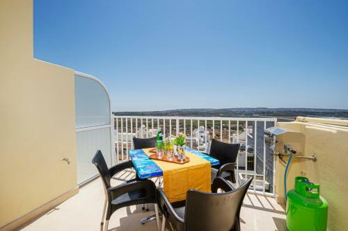 Summer Breeze Apartment With Panoramic Terrace - By Getawaysmalta