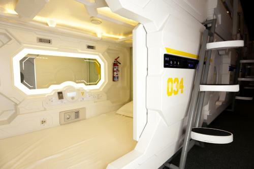 Hotel The Yellow Capsule Experience