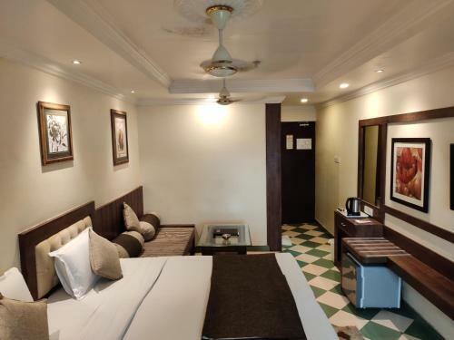 Hotel Pushpak
