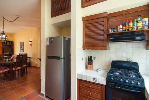 Charming Boho Condo Walking Distance From Beach & 5th Ave!