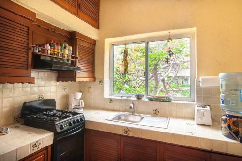 Charming Boho Condo Walking Distance From Beach & 5th Ave!
