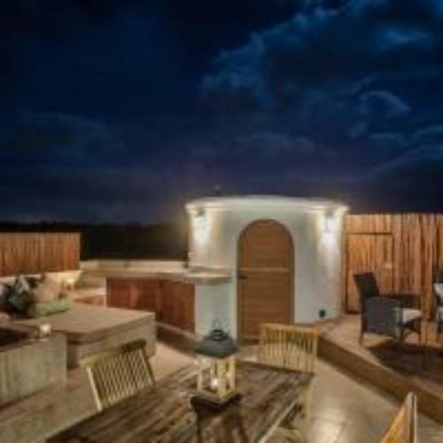 Condo With Pool, Beach Access/full Hotel Services!