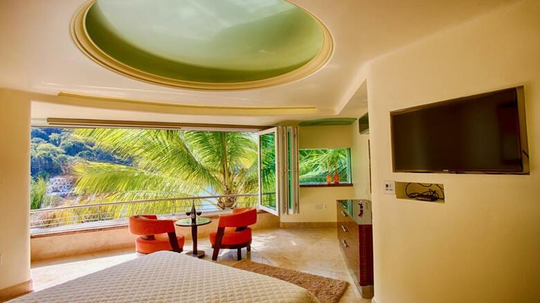 Ocean Frontage Cottage