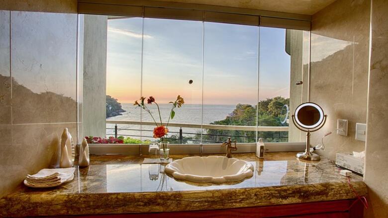 Ocean Frontage Cottage