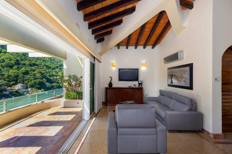 Ocean Frontage Cottage