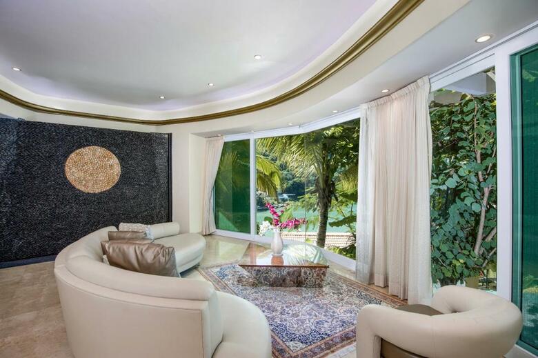 Ocean Frontage Cottage