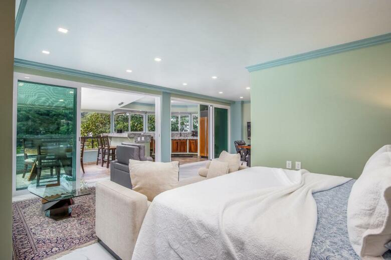 Ocean Frontage Cottage